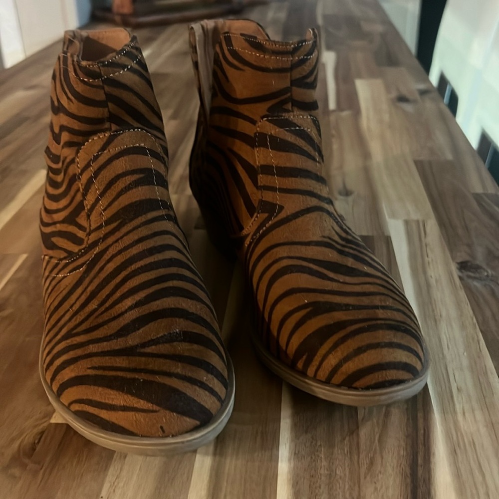 Woman’s Printed Boots